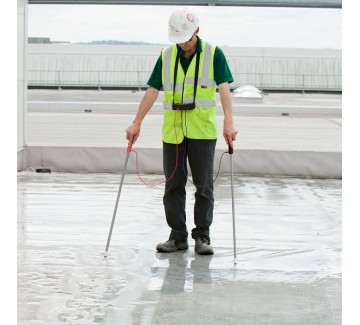 Прибор «Wet Roof Pro» для обнаружения протечек на влажной плоской крыше
